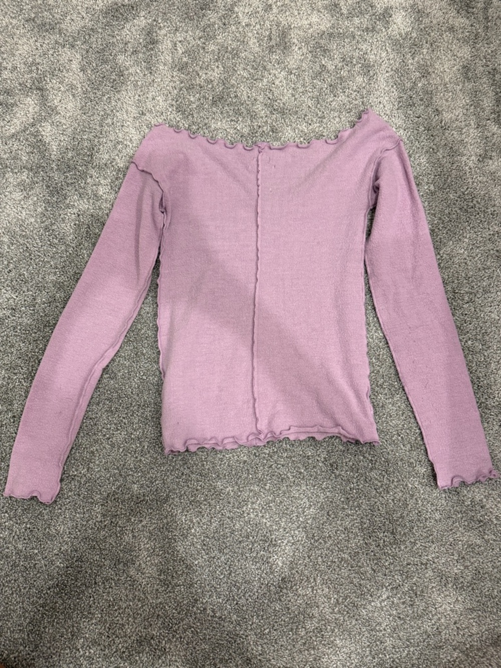 Urban Outfitters: Lilac Ruched V-Neck Long Sleeve Knit Top - Picture 3 of 3